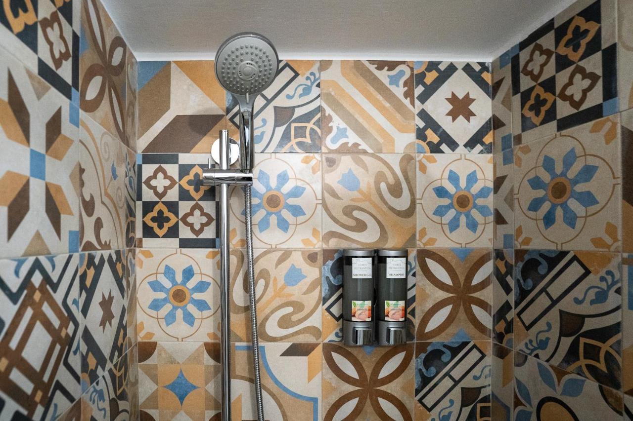 Corte Pietrantica - Charming Rooms & Suites Джовінаццо Екстер'єр фото