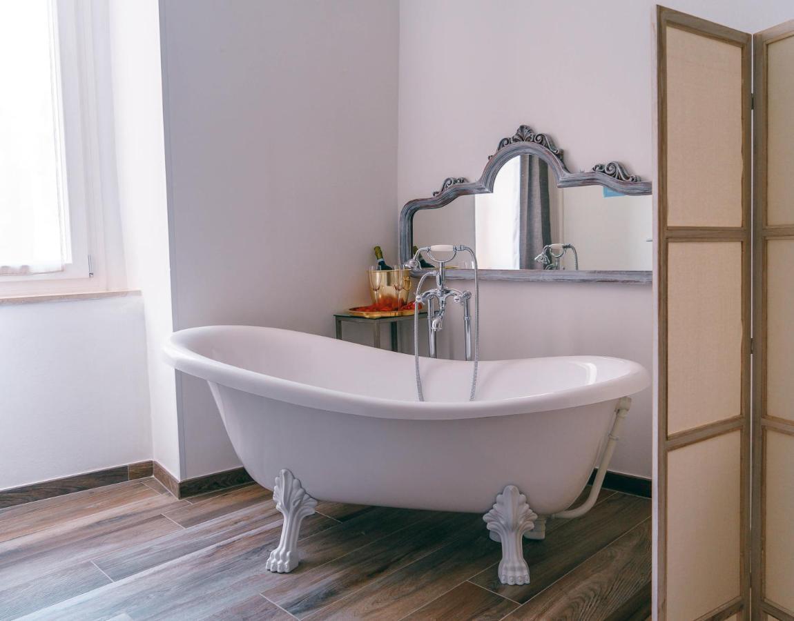 Corte Pietrantica - Charming Rooms & Suites Джовінаццо Екстер'єр фото