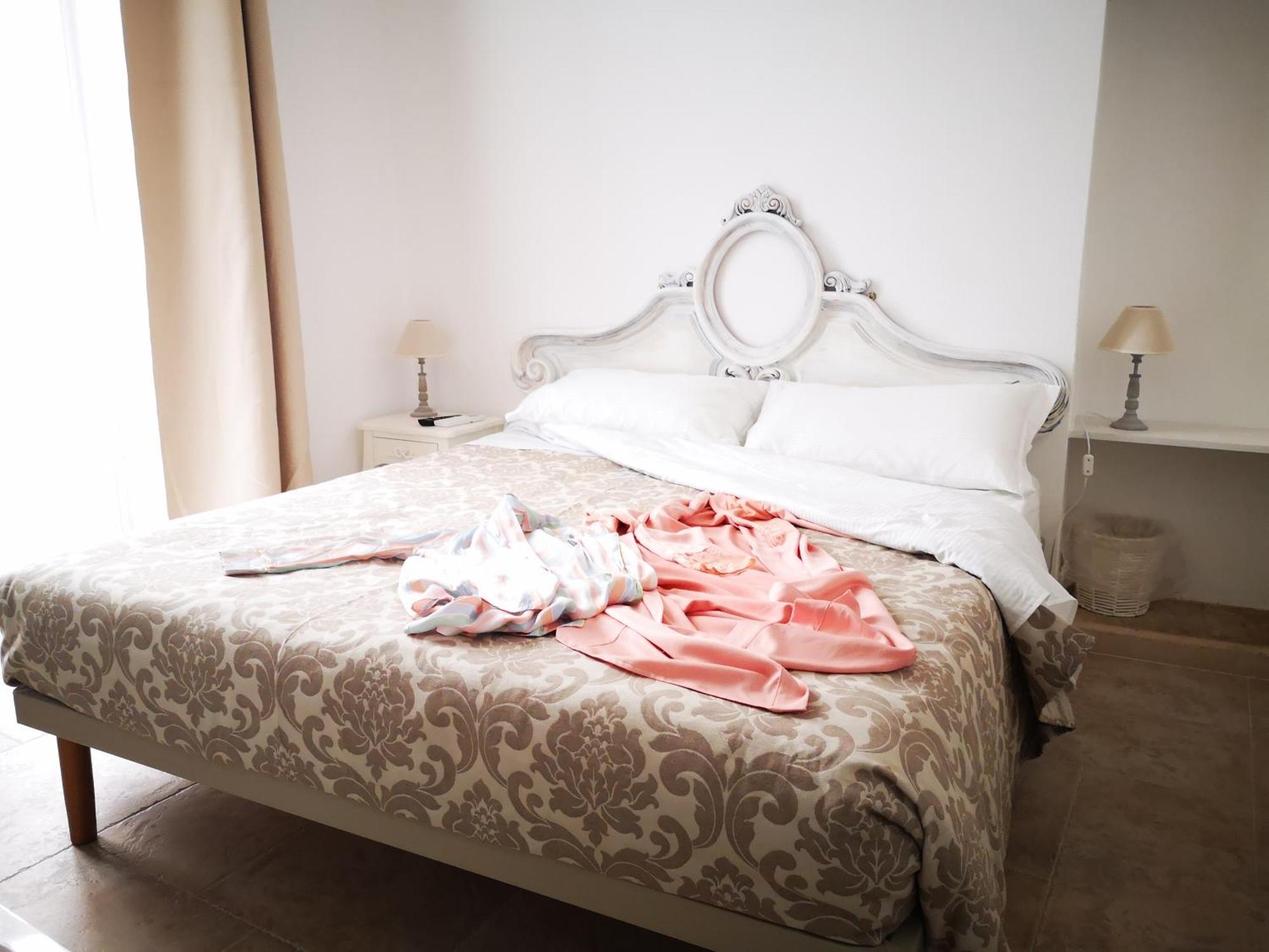 Corte Pietrantica - Charming Rooms & Suites Джовінаццо Номер фото