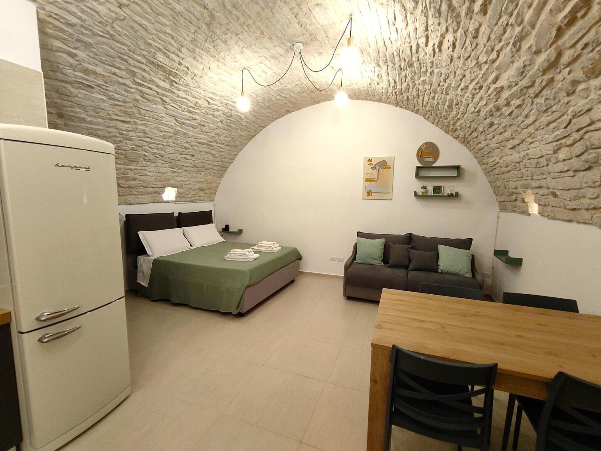 Corte Pietrantica - Charming Rooms & Suites Джовінаццо Екстер'єр фото